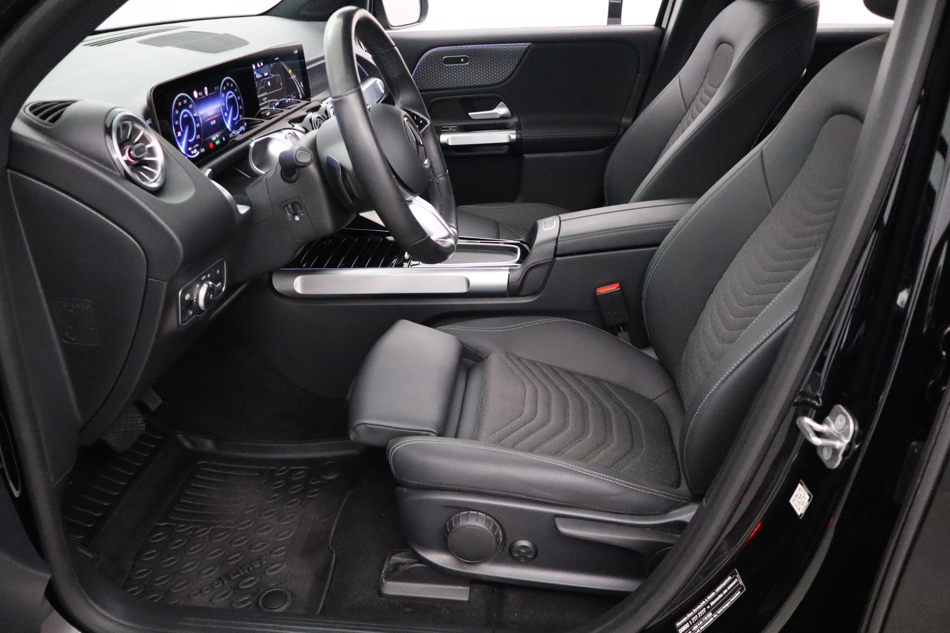 Mercedes-Benz EQB 2024