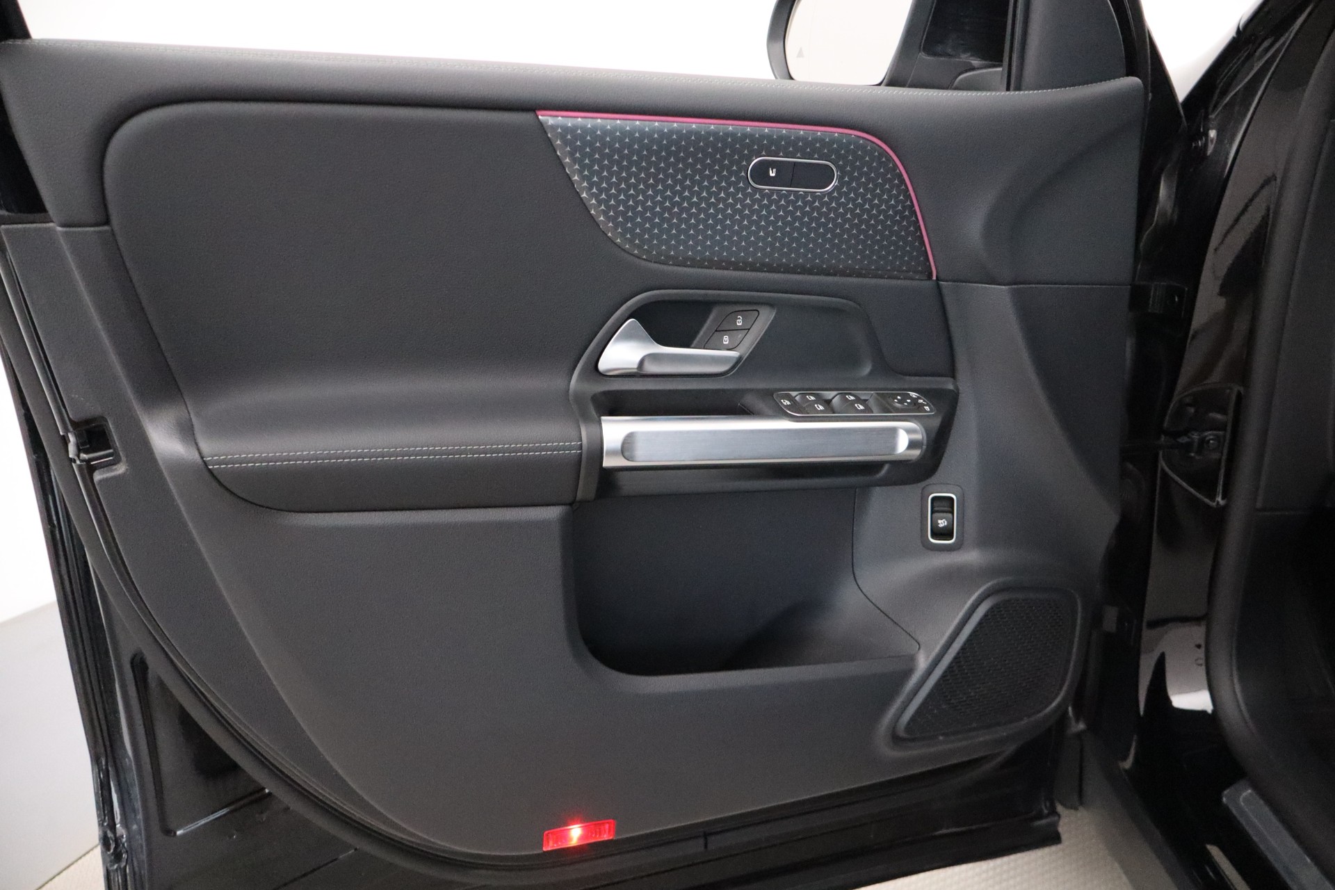 Mercedes-Benz EQB 2024