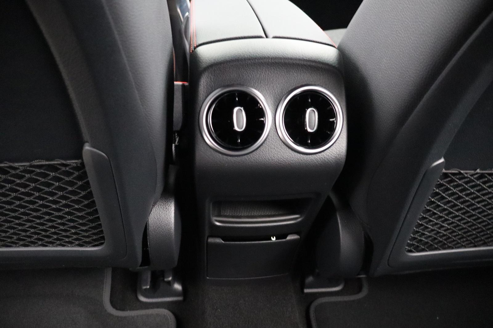 Mercedes-Benz EQB 2024