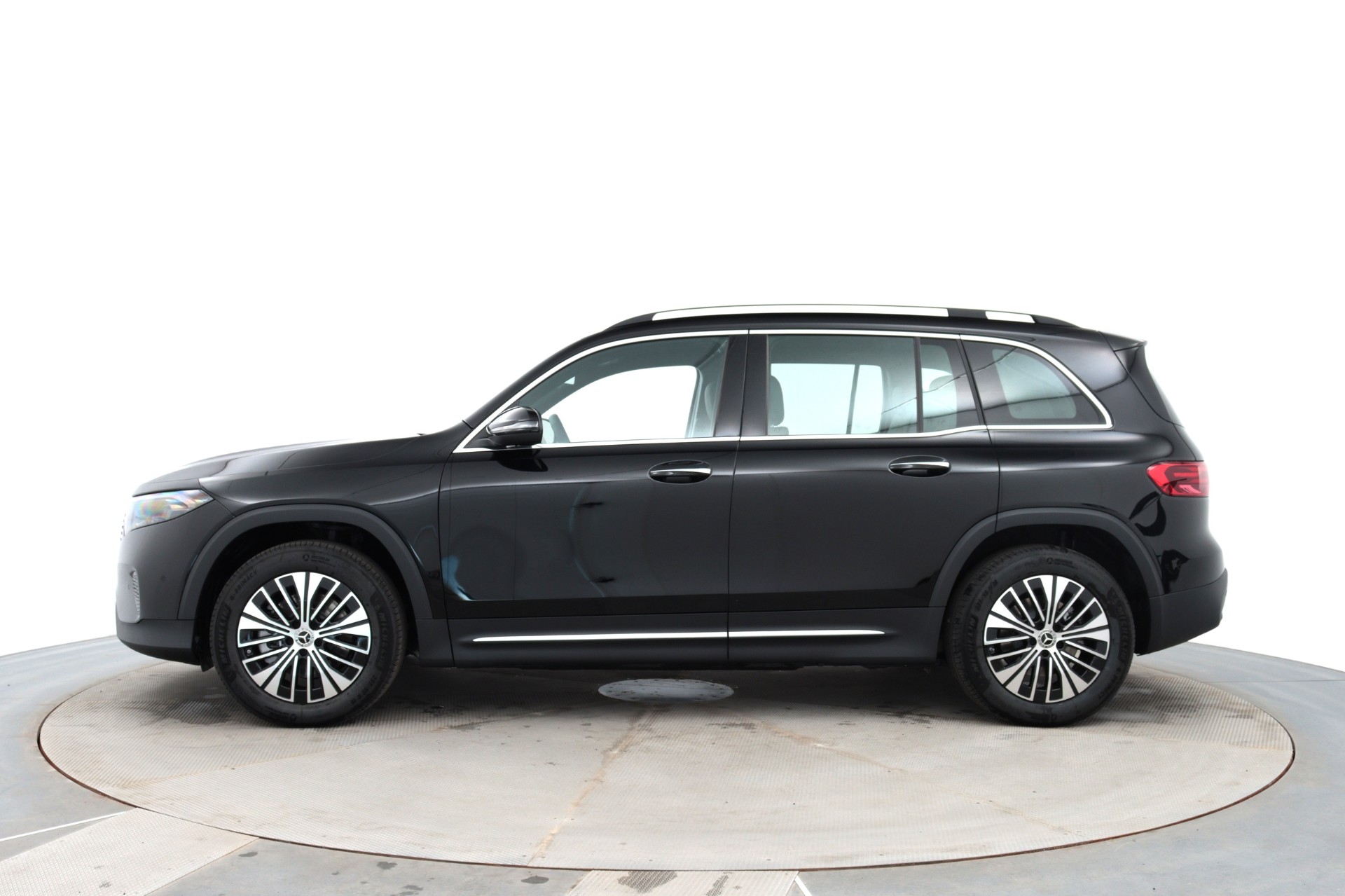 Mercedes-Benz EQB 2025