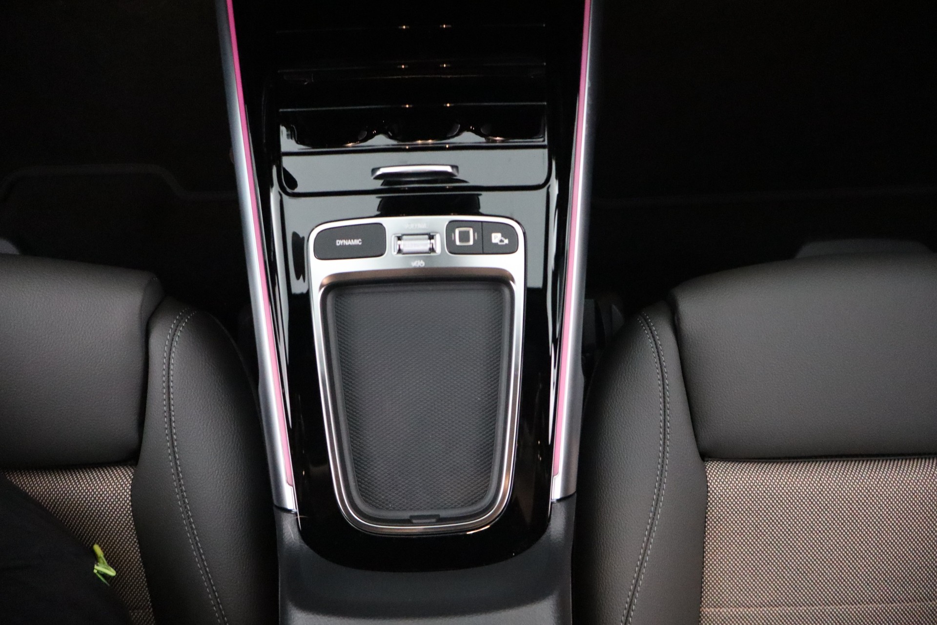 Mercedes-Benz EQB 2025