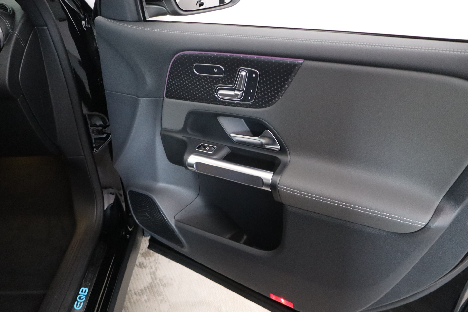 Mercedes-Benz EQB 2025