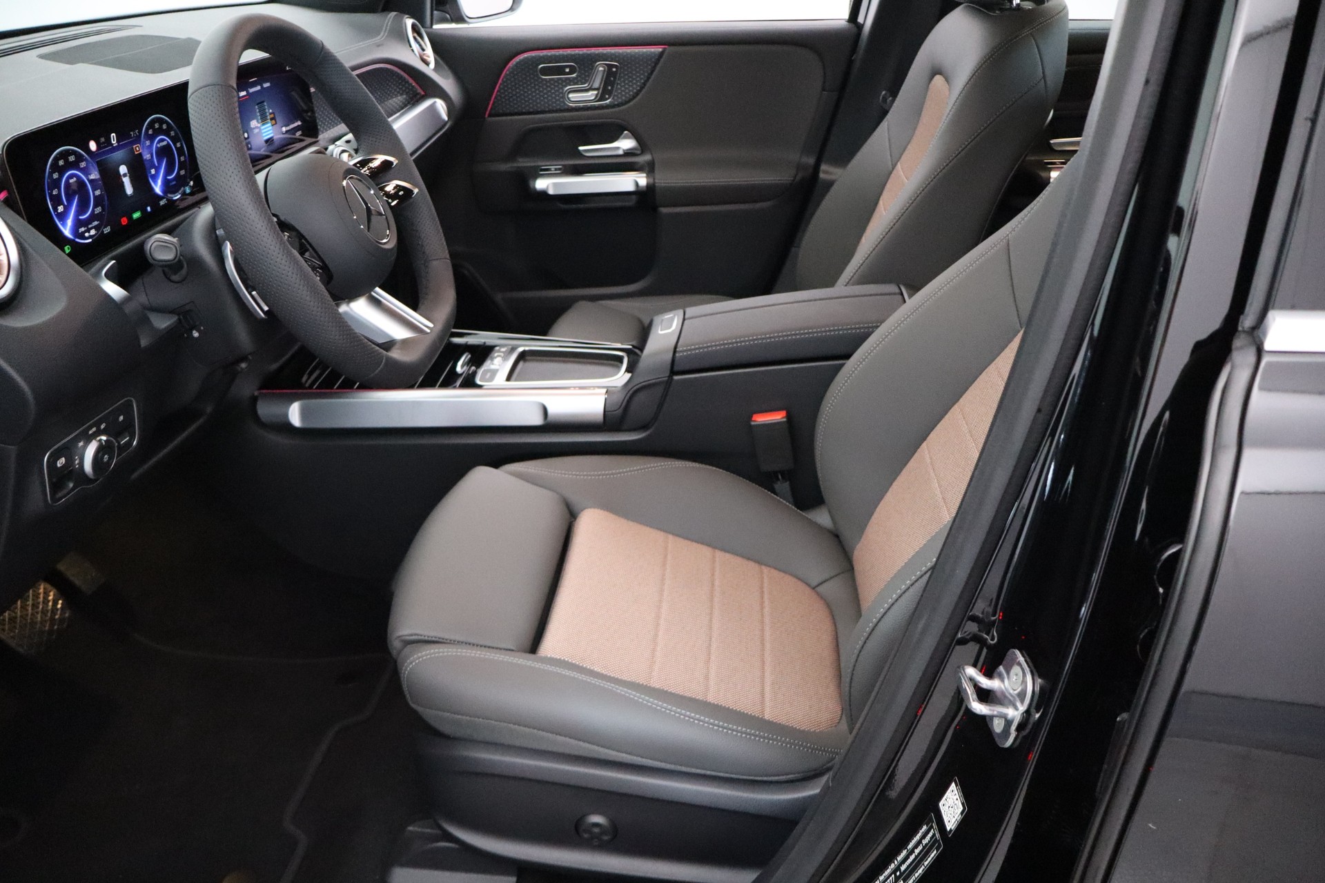 Mercedes-Benz EQB 2025
