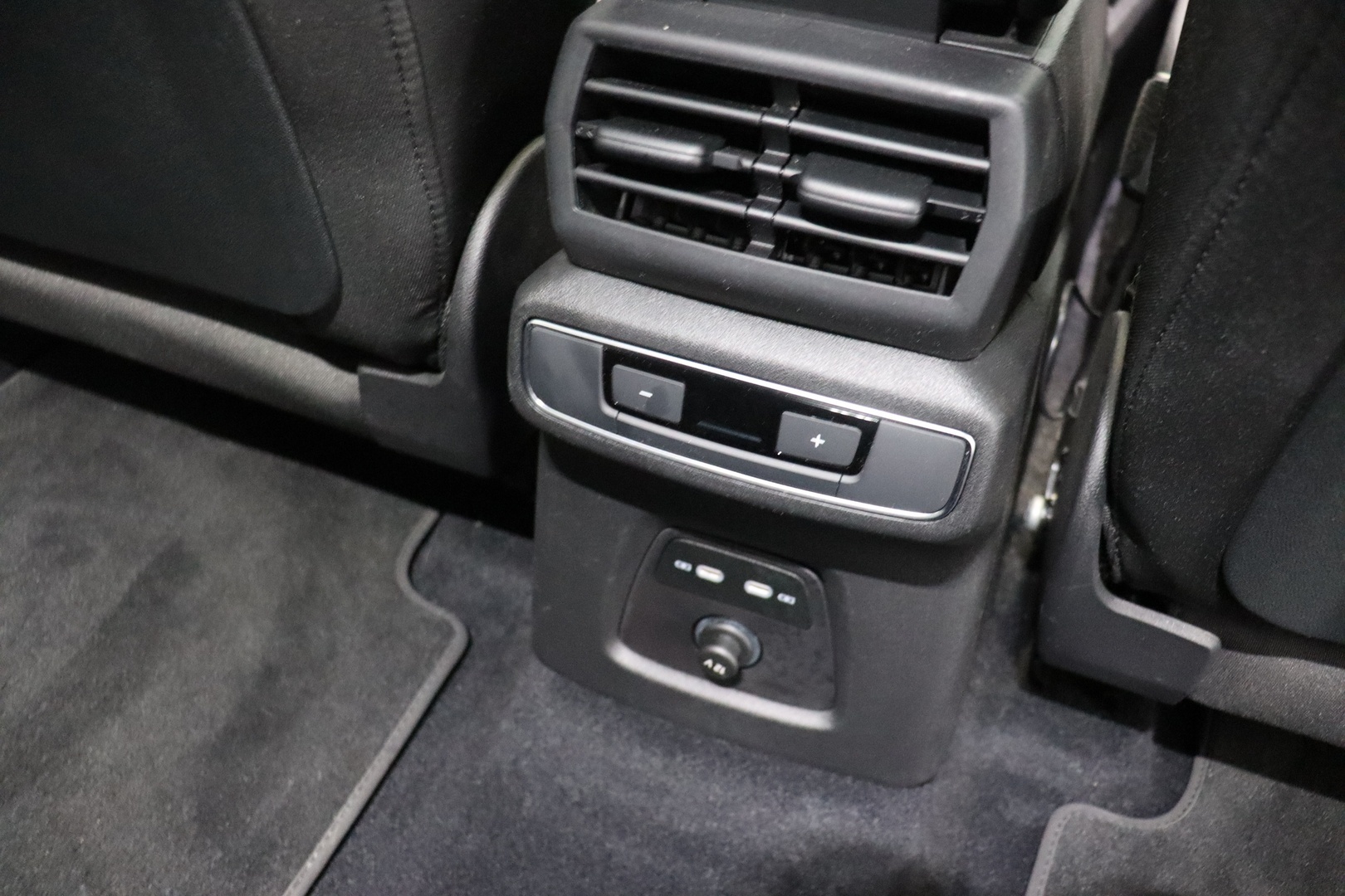 AUDI Q4 e-tron 2023