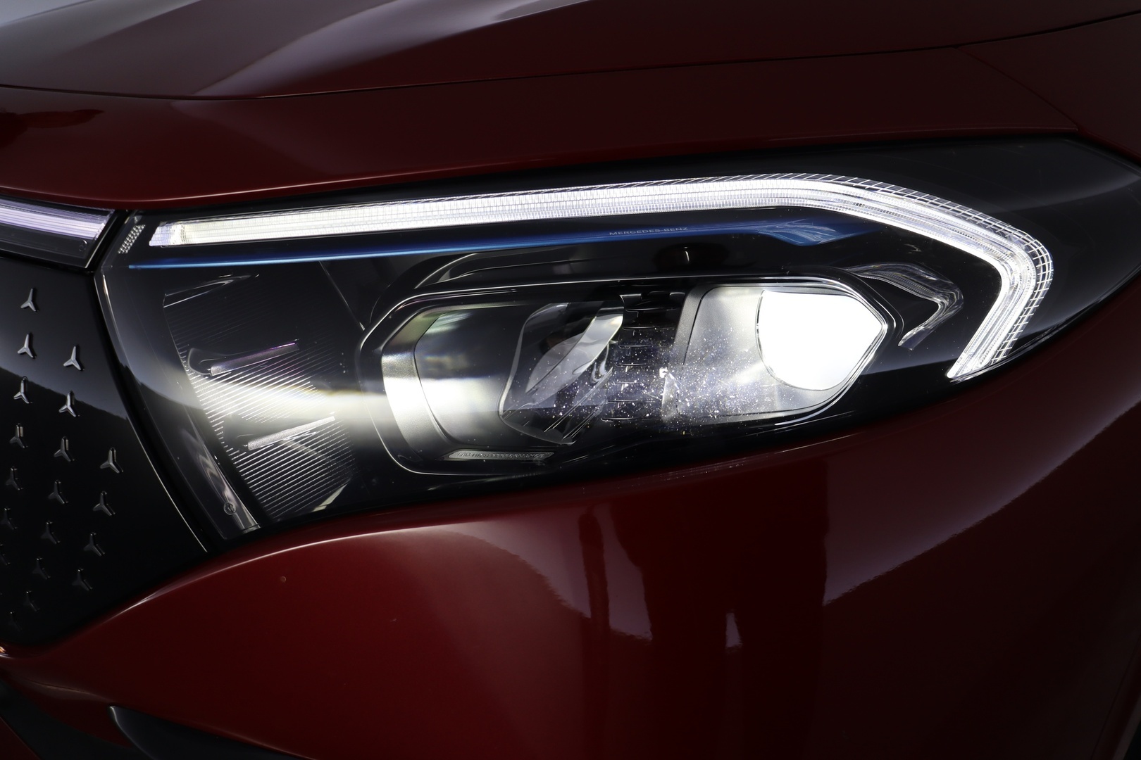 MERCEDES-BENZ EQA 2024