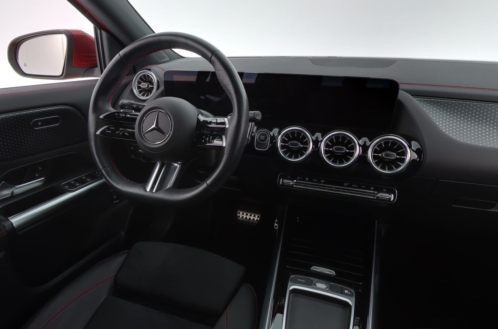 MERCEDES-BENZ EQA 2024