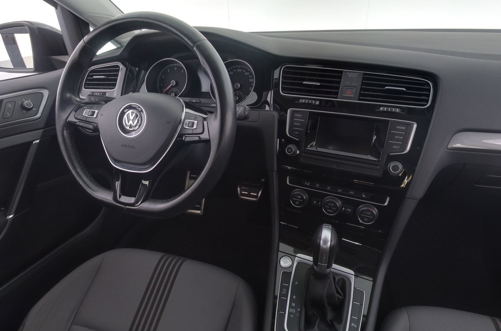 VOLKSWAGEN Golf 2016