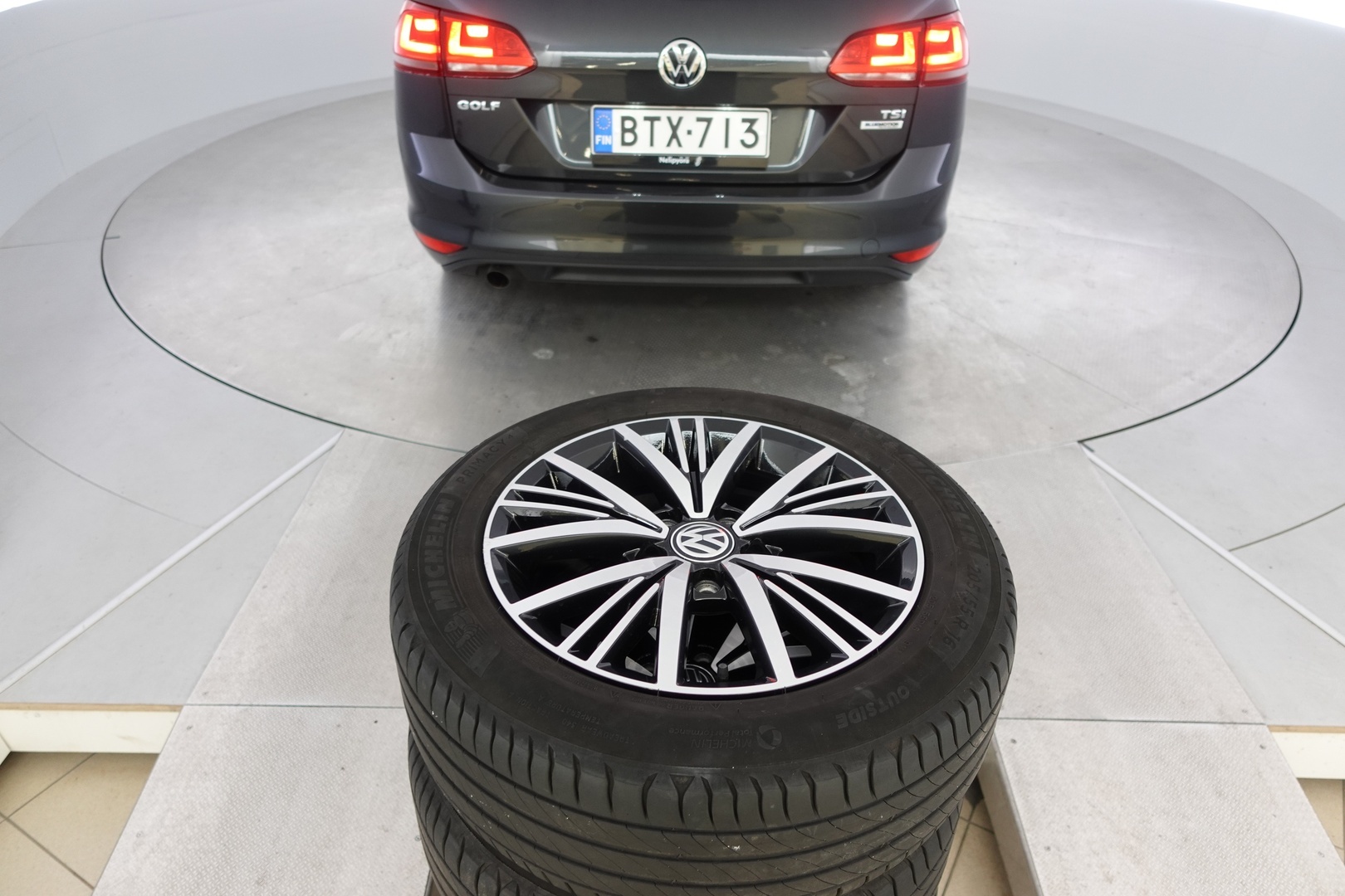 VOLKSWAGEN Golf 2016