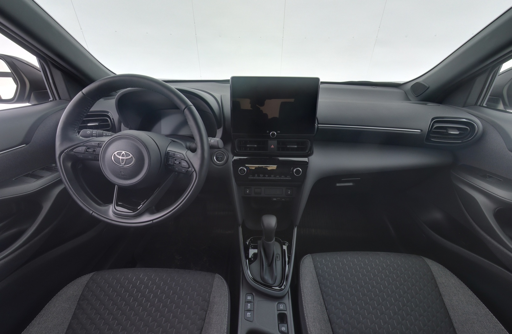 TOYOTA Yaris Cross 2024