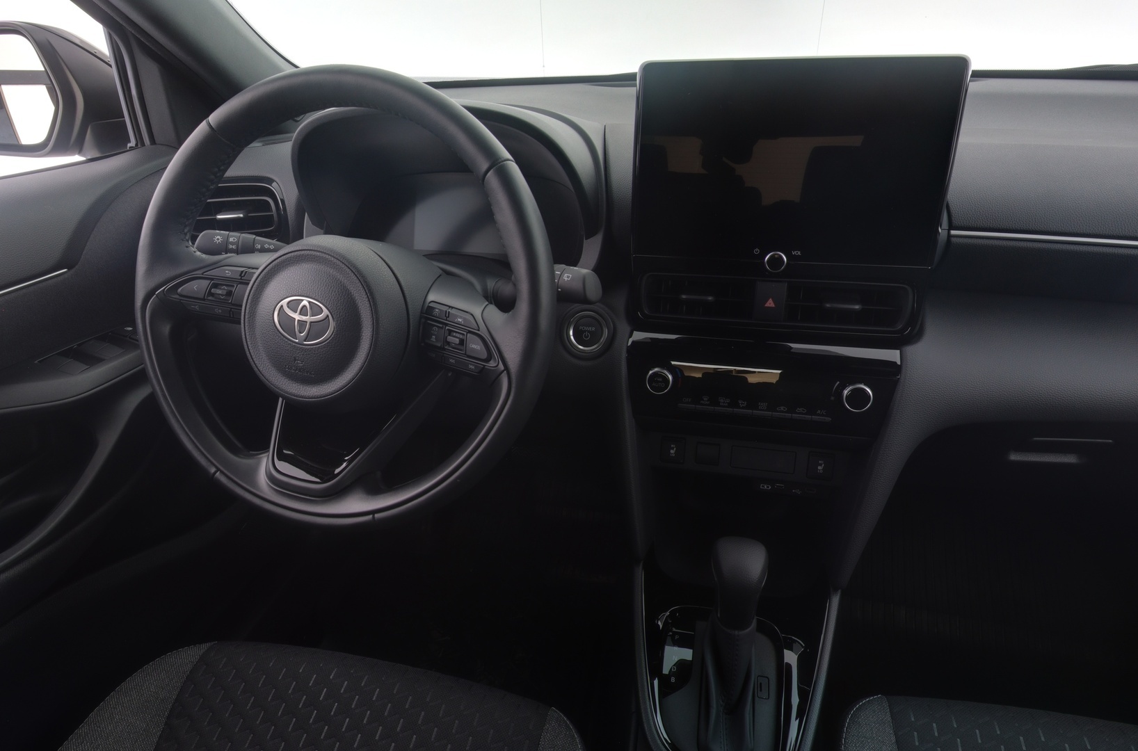 TOYOTA Yaris Cross 2024