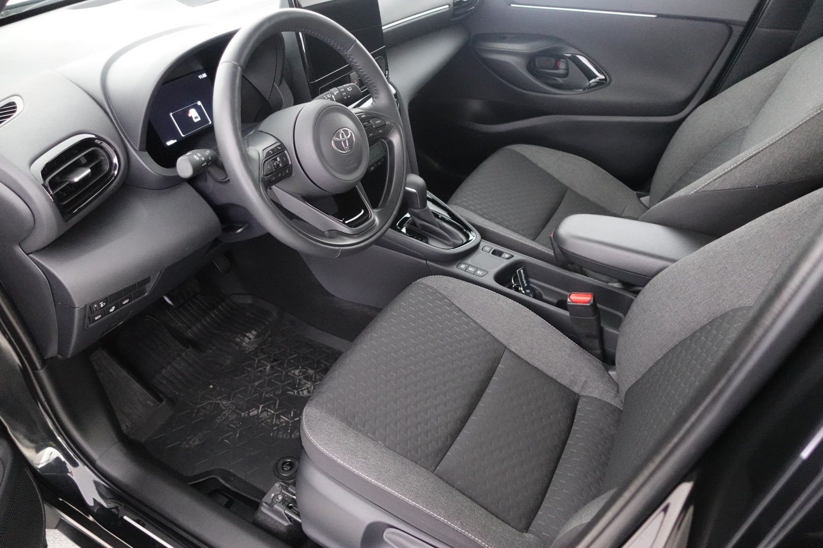 TOYOTA Yaris Cross 2024