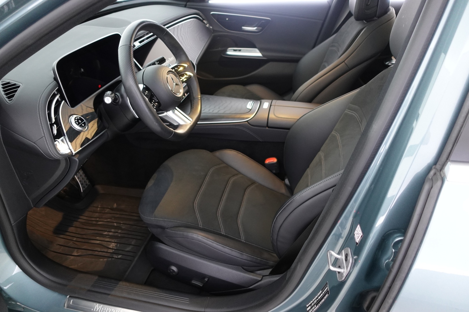 MERCEDES-BENZ E 2023