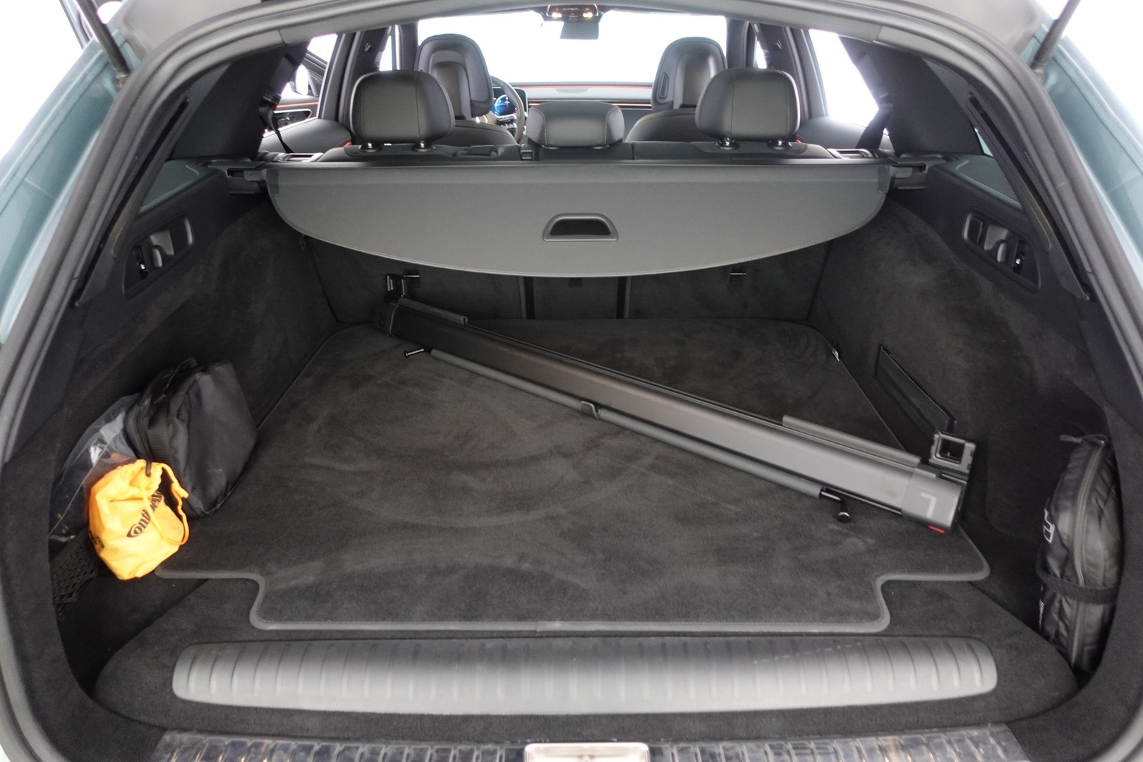 MERCEDES-BENZ E 2023