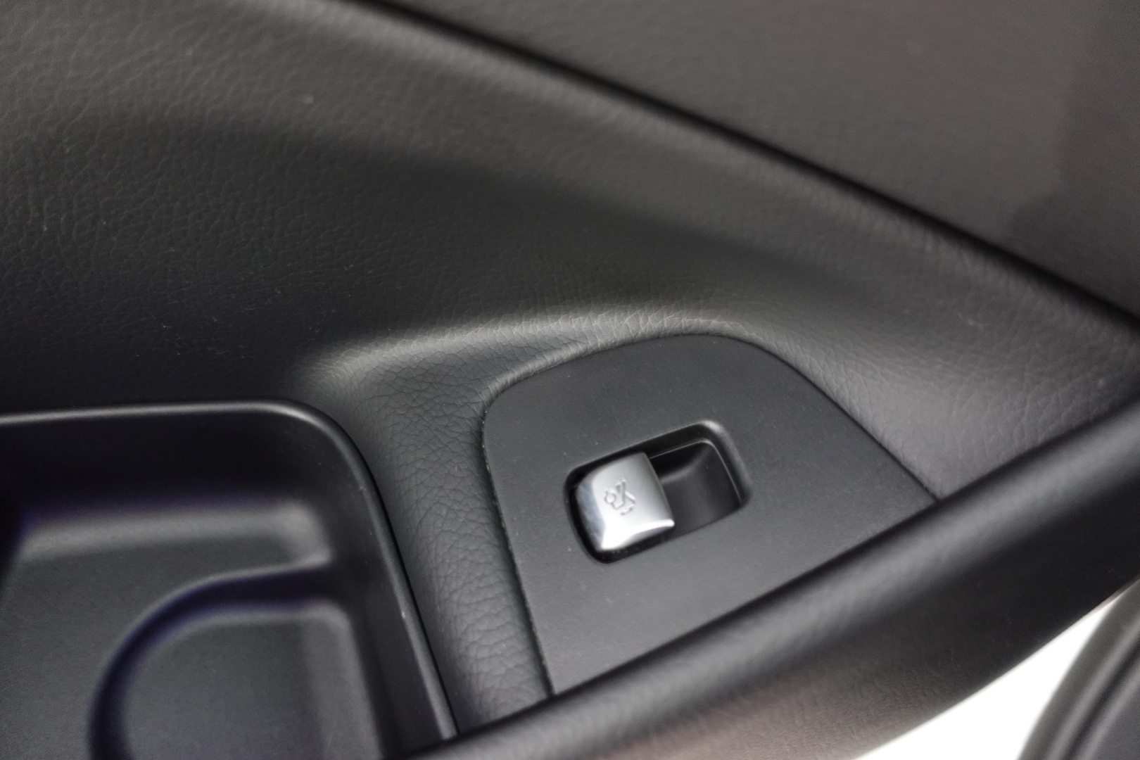 MERCEDES-BENZ E 2020