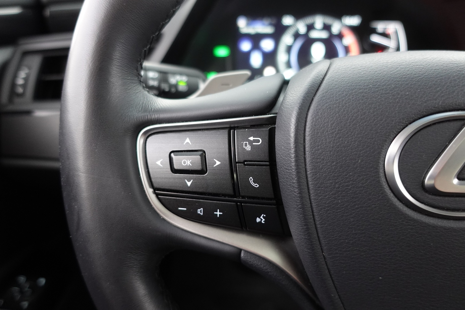 LEXUS ES 2024
