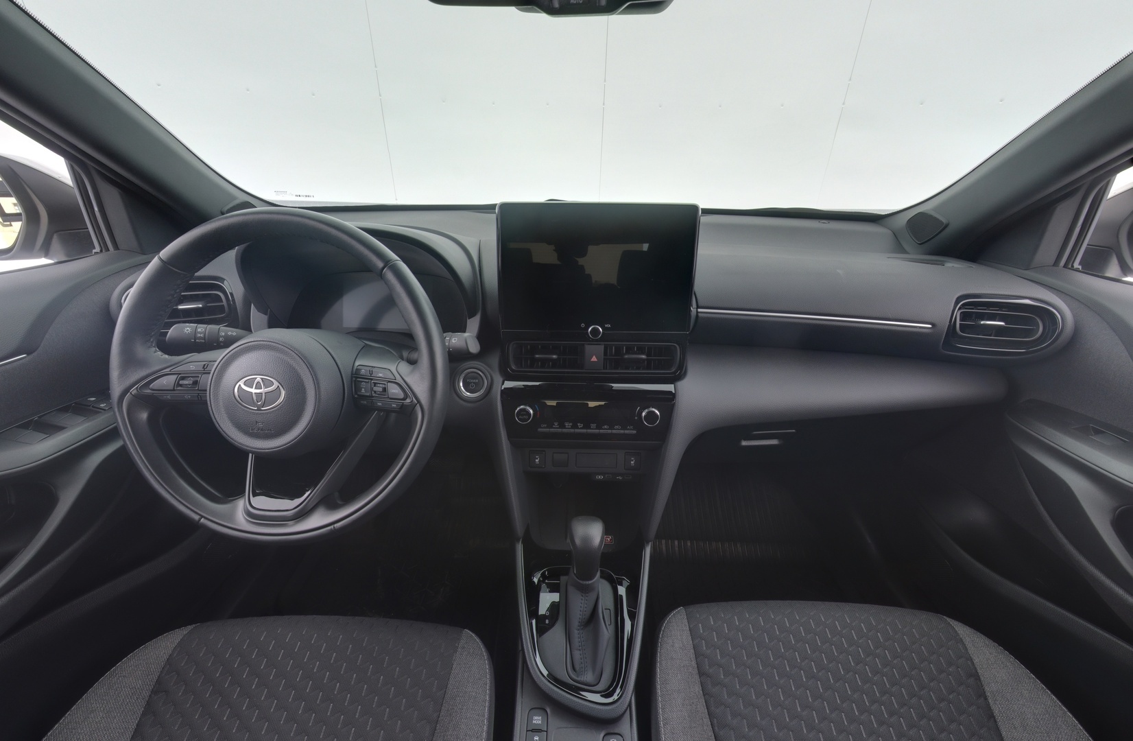 TOYOTA Yaris Cross 2024