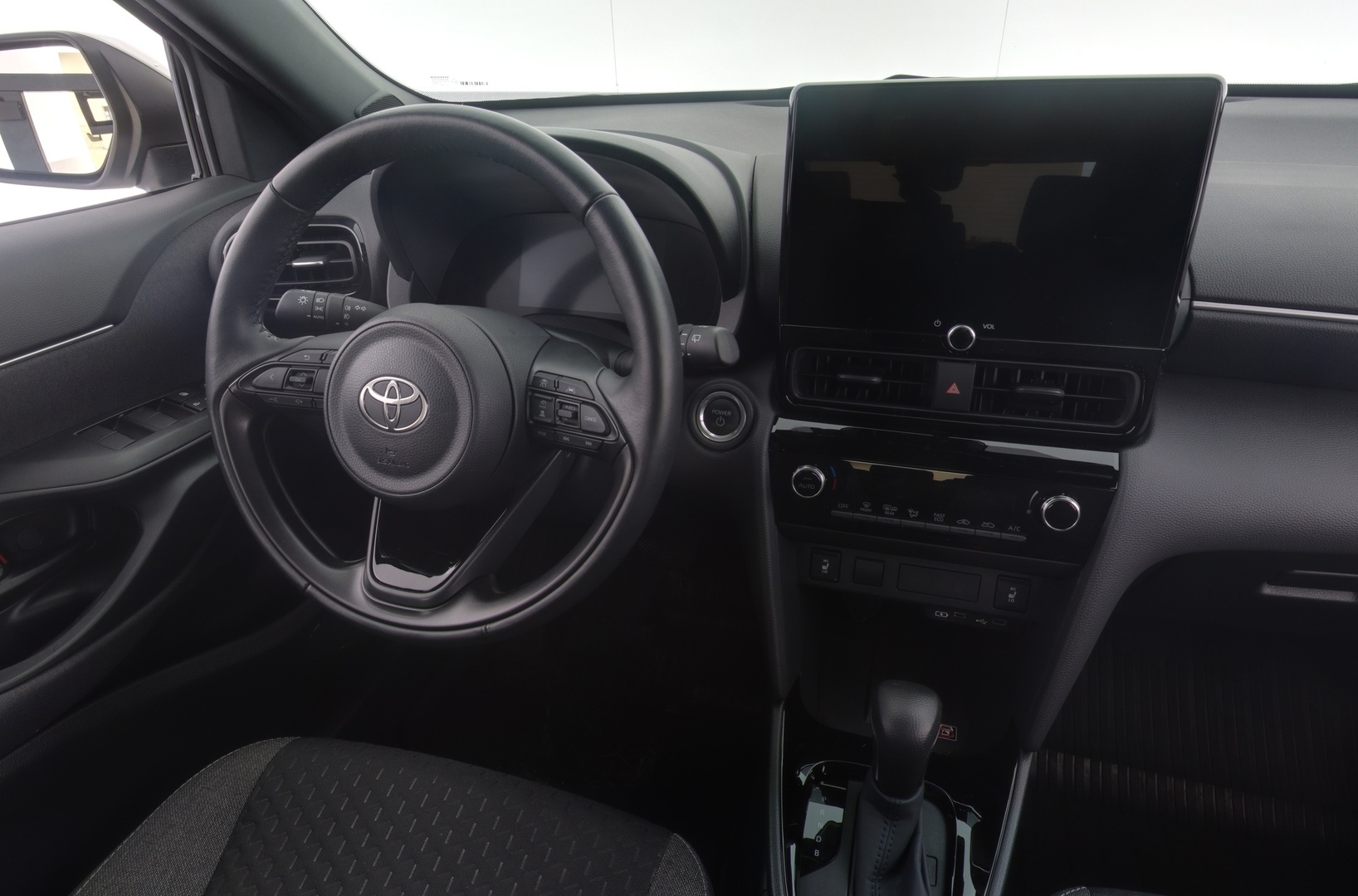 TOYOTA Yaris Cross 2024