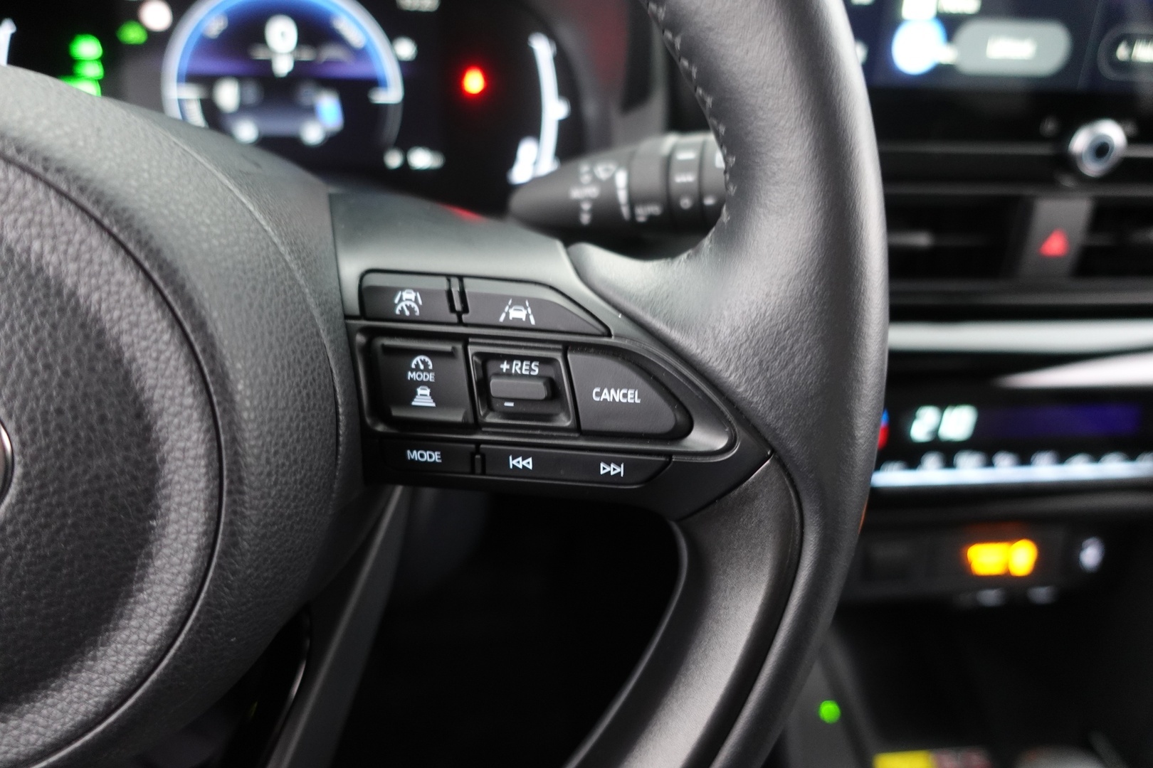 TOYOTA Yaris Cross 2024