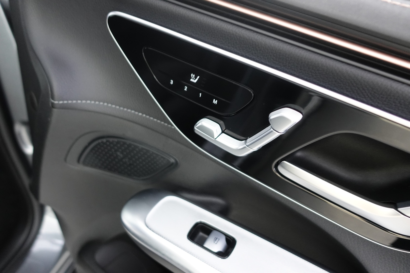 MERCEDES-BENZ EQE 2024