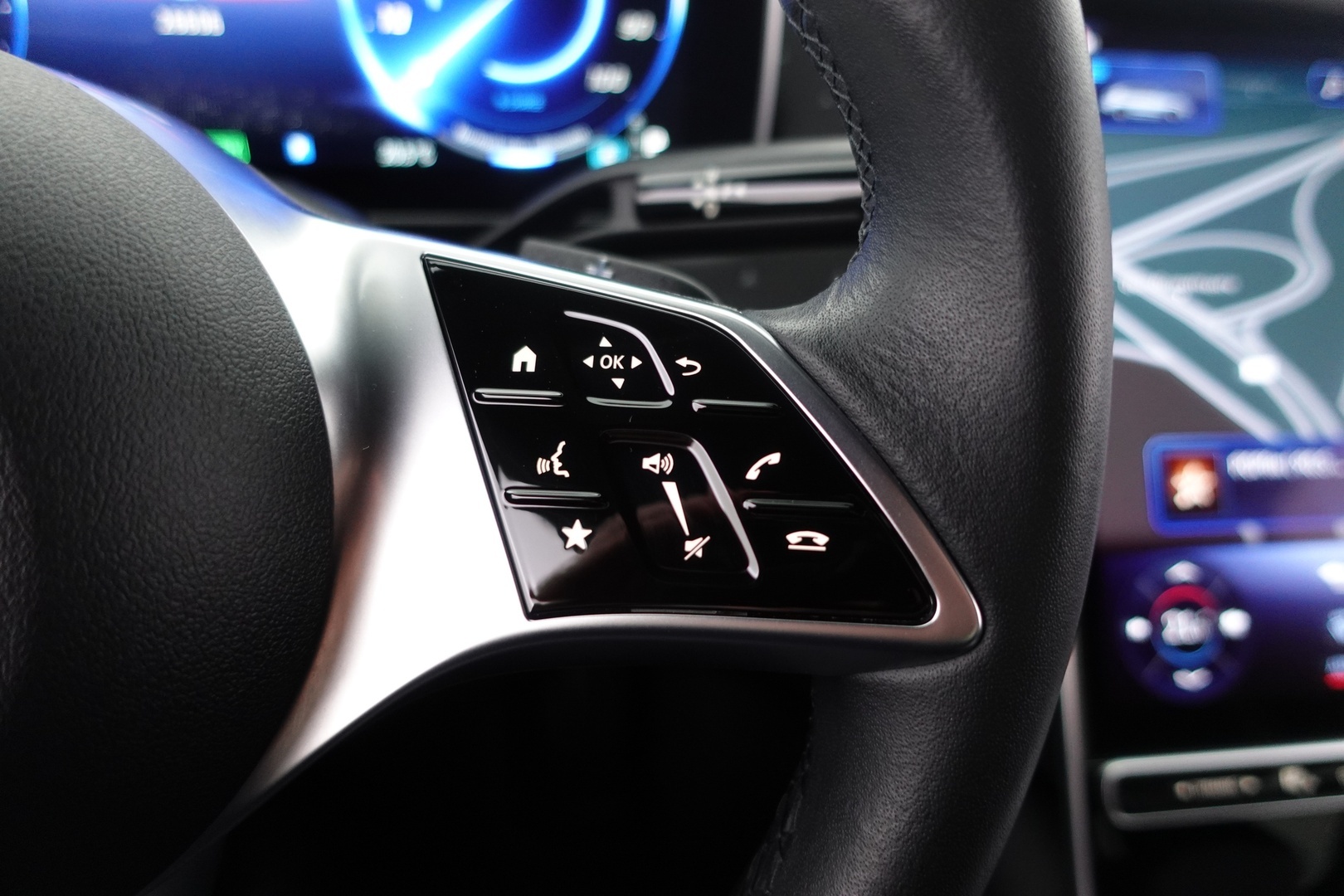 MERCEDES-BENZ EQE 2024