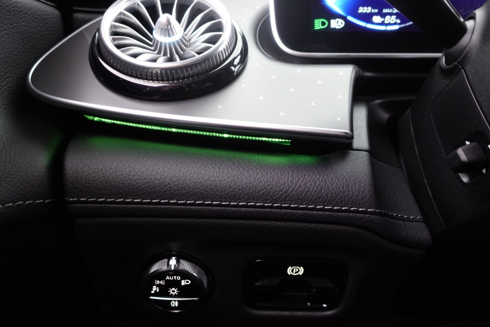 MERCEDES-BENZ EQE 2024