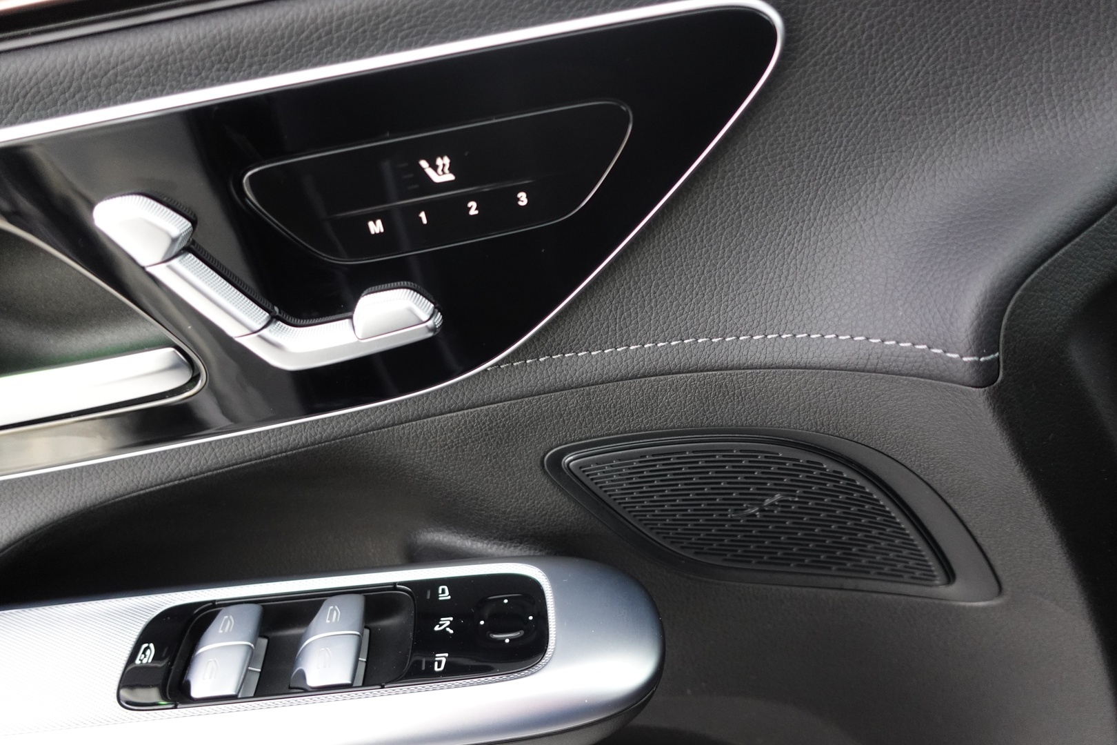 MERCEDES-BENZ EQE 2024