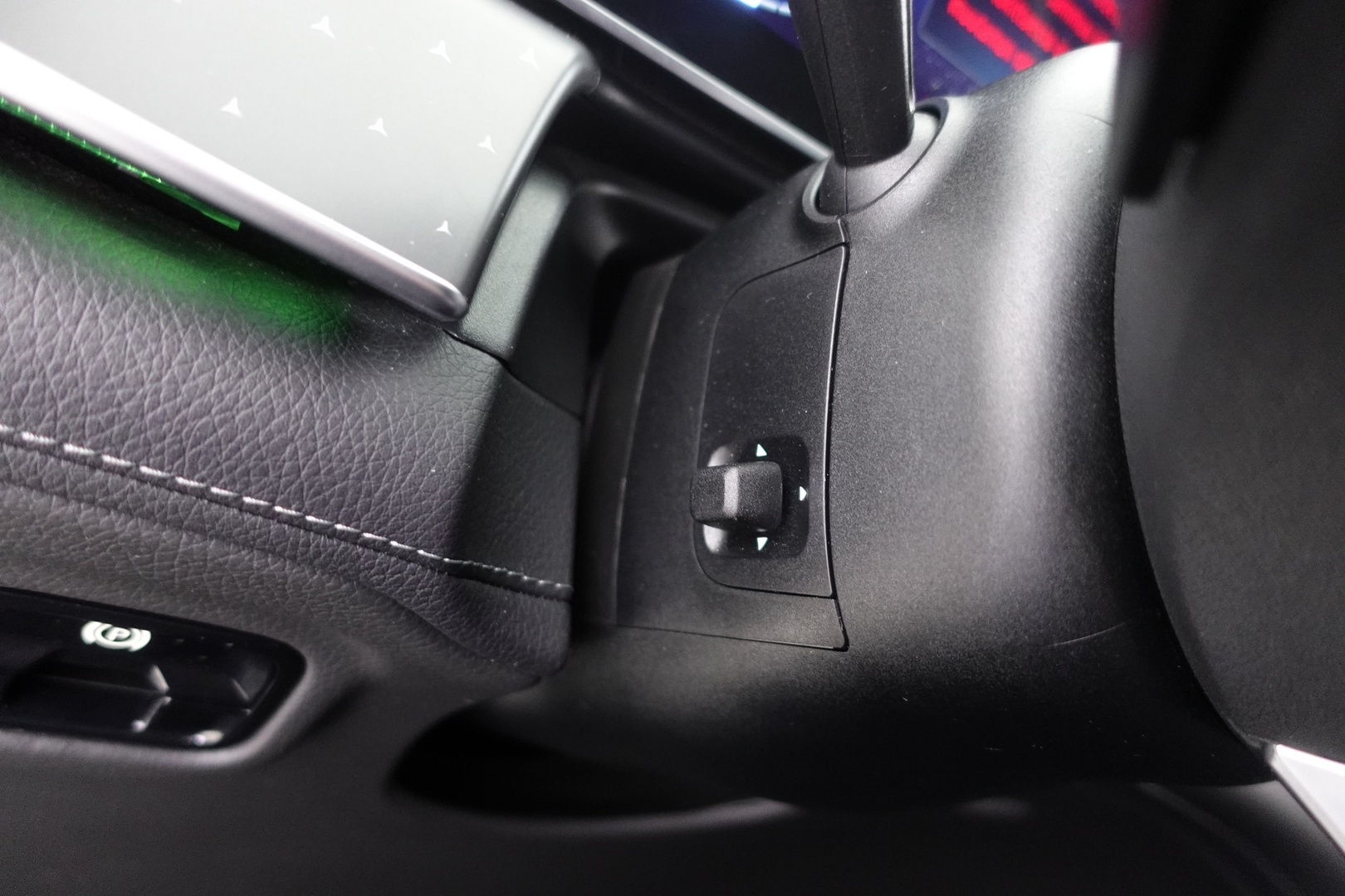 MERCEDES-BENZ EQE 2024