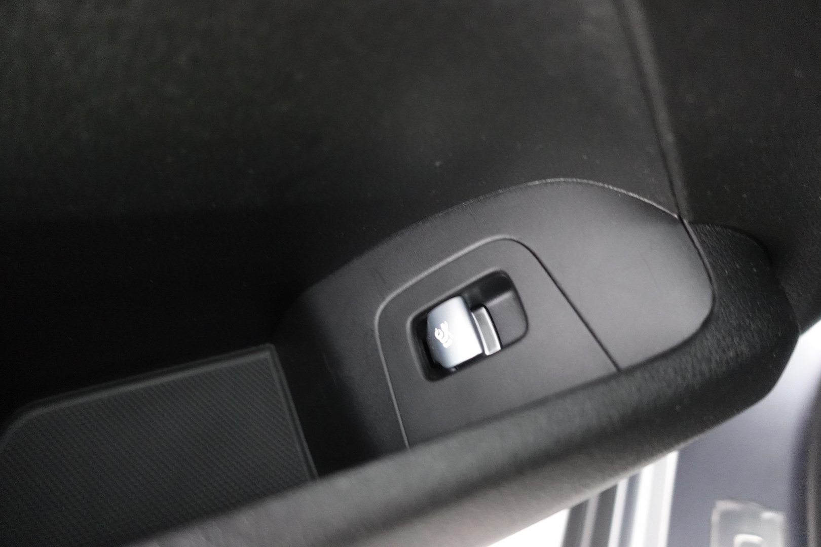 MERCEDES-BENZ EQE 2024