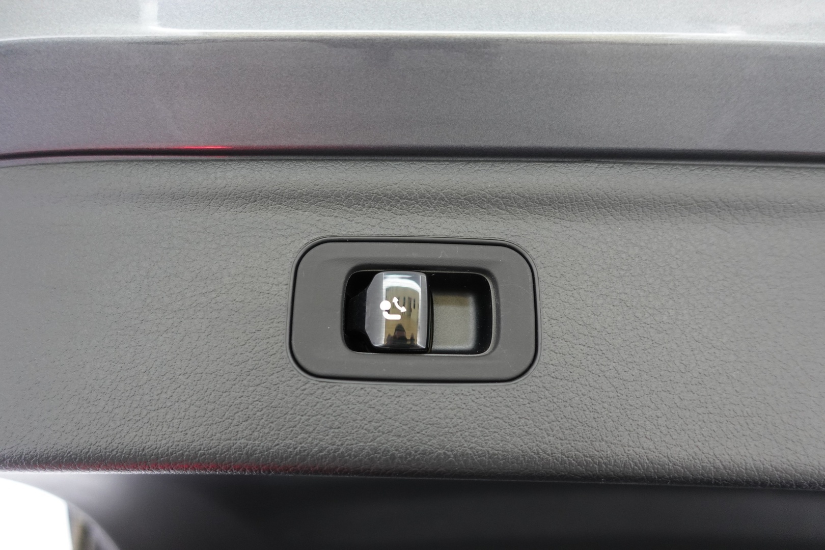 MERCEDES-BENZ EQE 2024