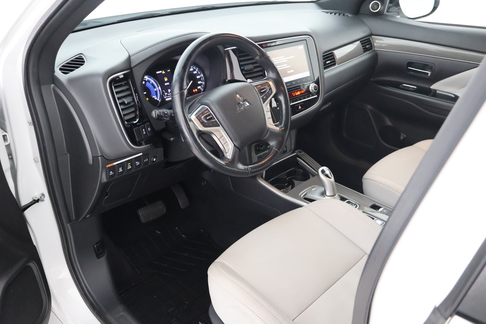 MITSUBISHI Outlander PHEV 2019