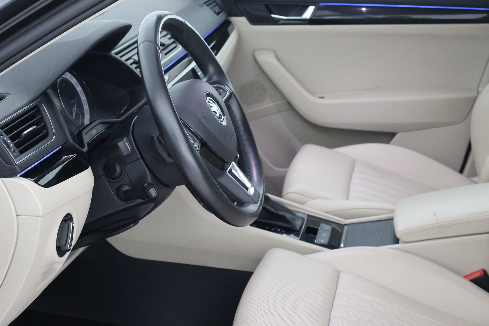 SKODA Superb 2016