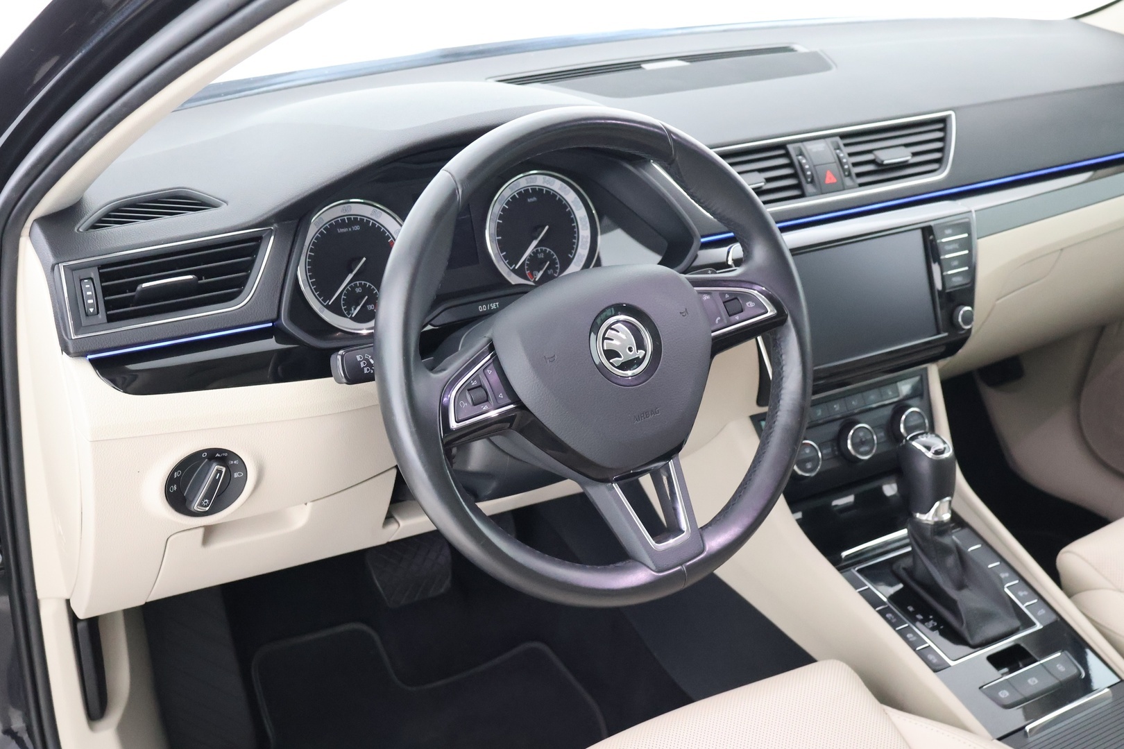 SKODA Superb 2016