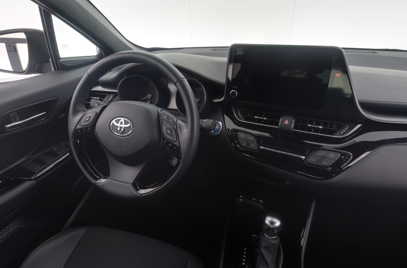 TOYOTA C-HR 2024