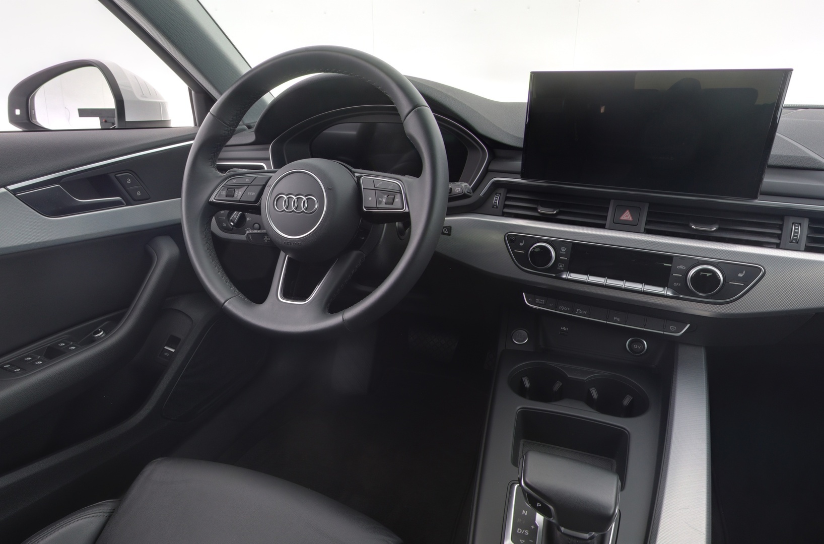 AUDI A4 2023