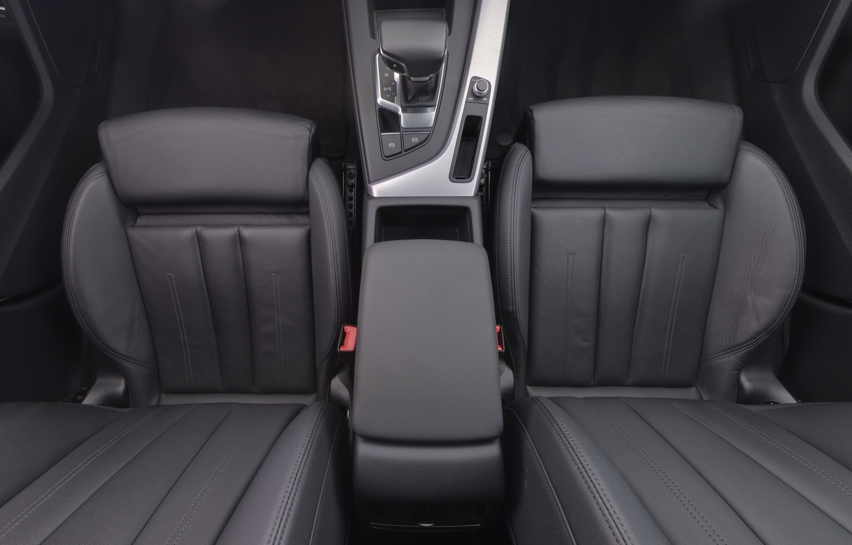 AUDI A4 2023