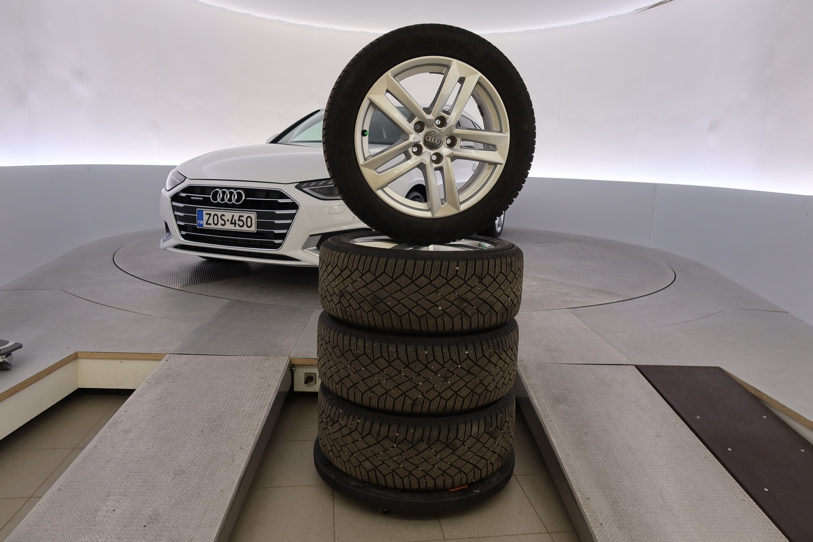 AUDI A4 2023