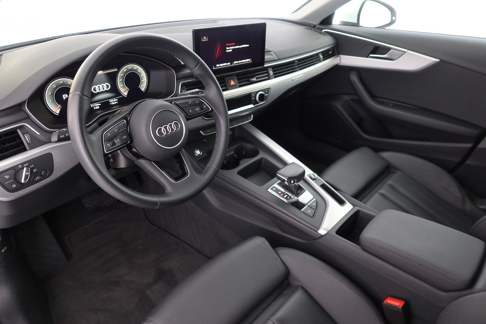 AUDI A4 2023