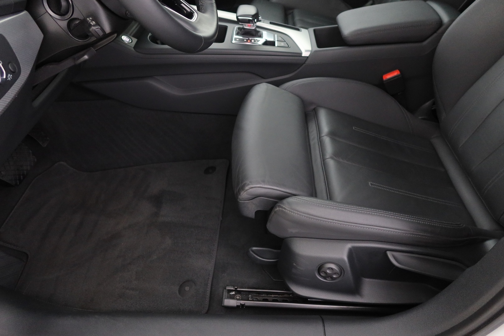 AUDI A4 2023