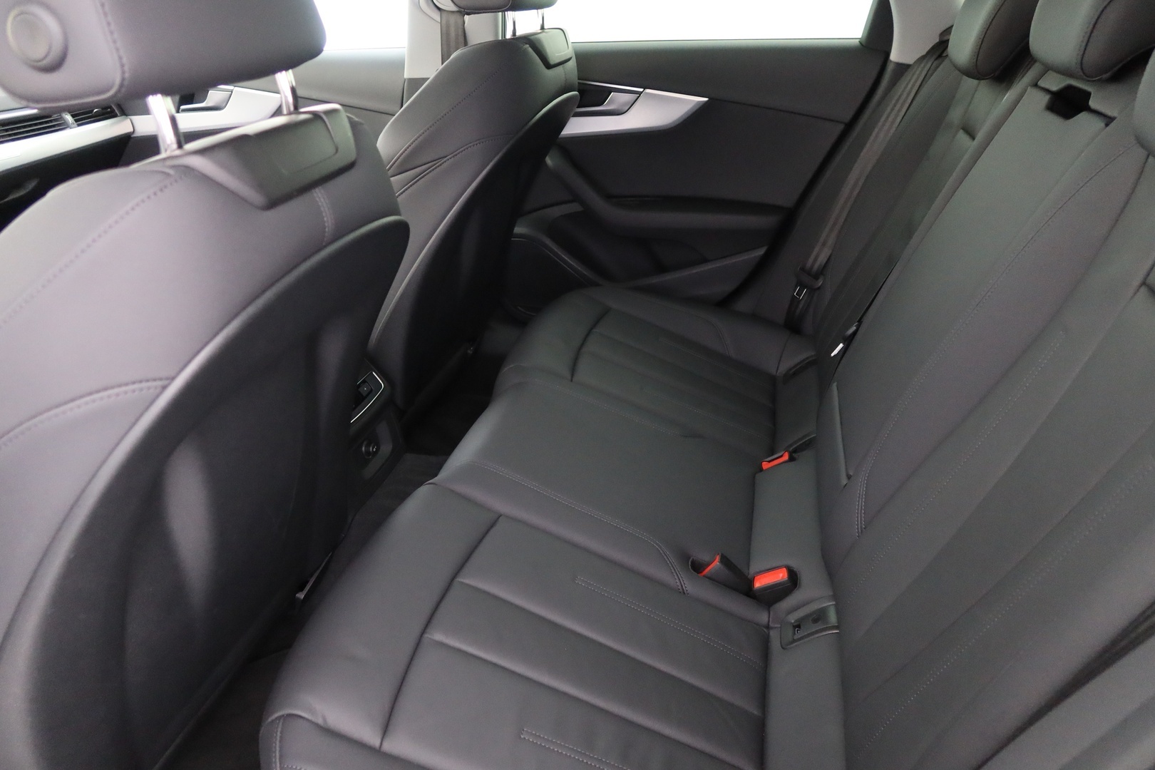 AUDI A4 2023