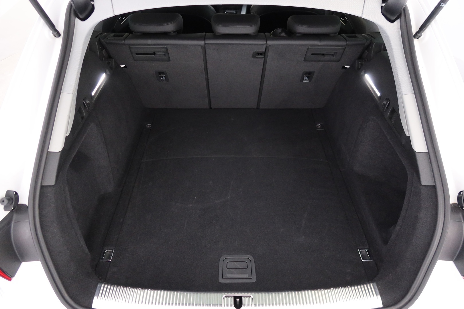 AUDI A4 2023