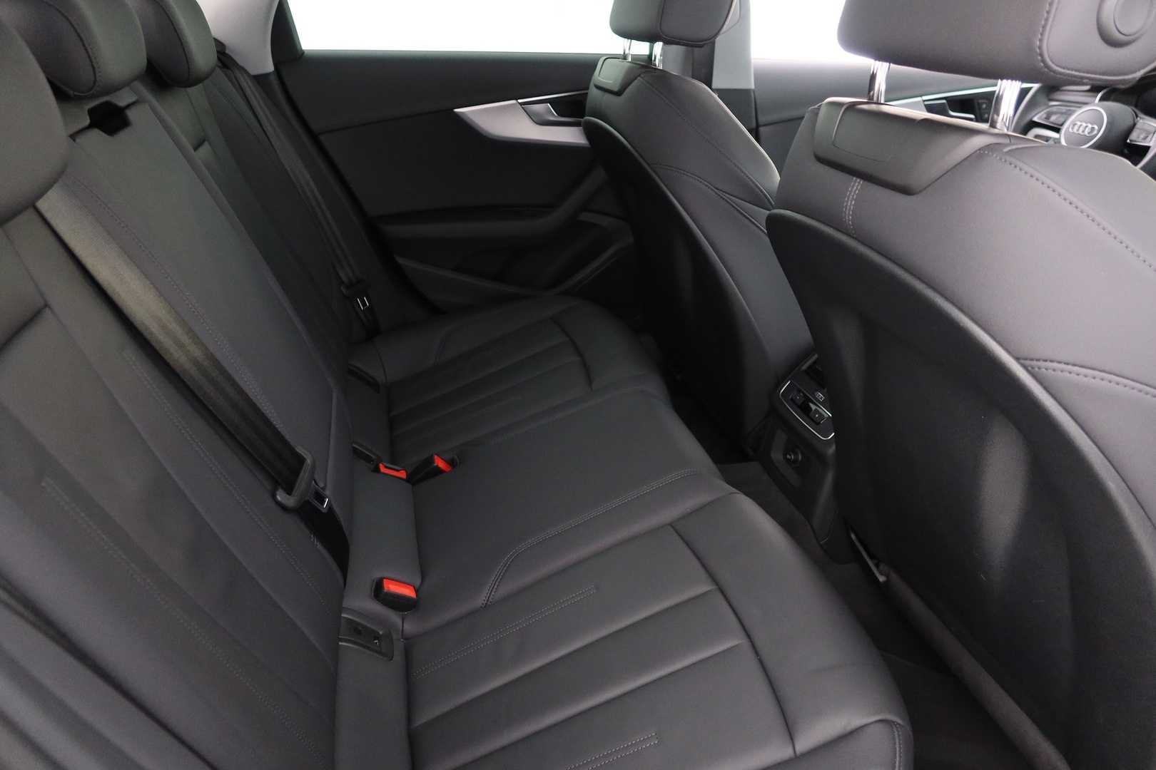 AUDI A4 2023