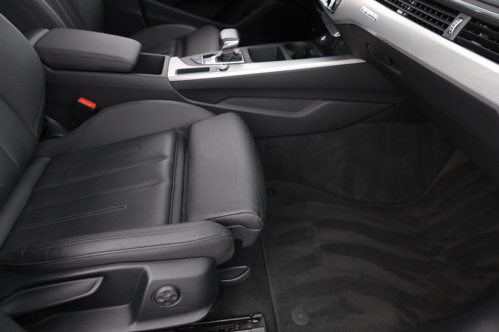 AUDI A4 2023