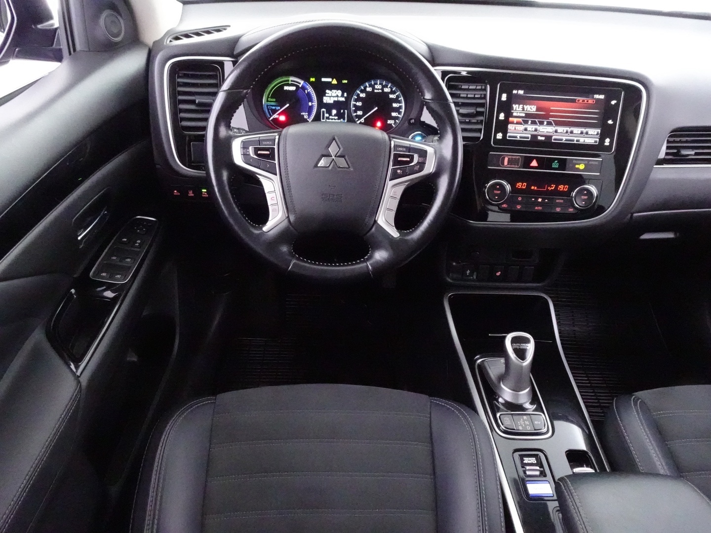 MITSUBISHI Outlander PHEV 2019