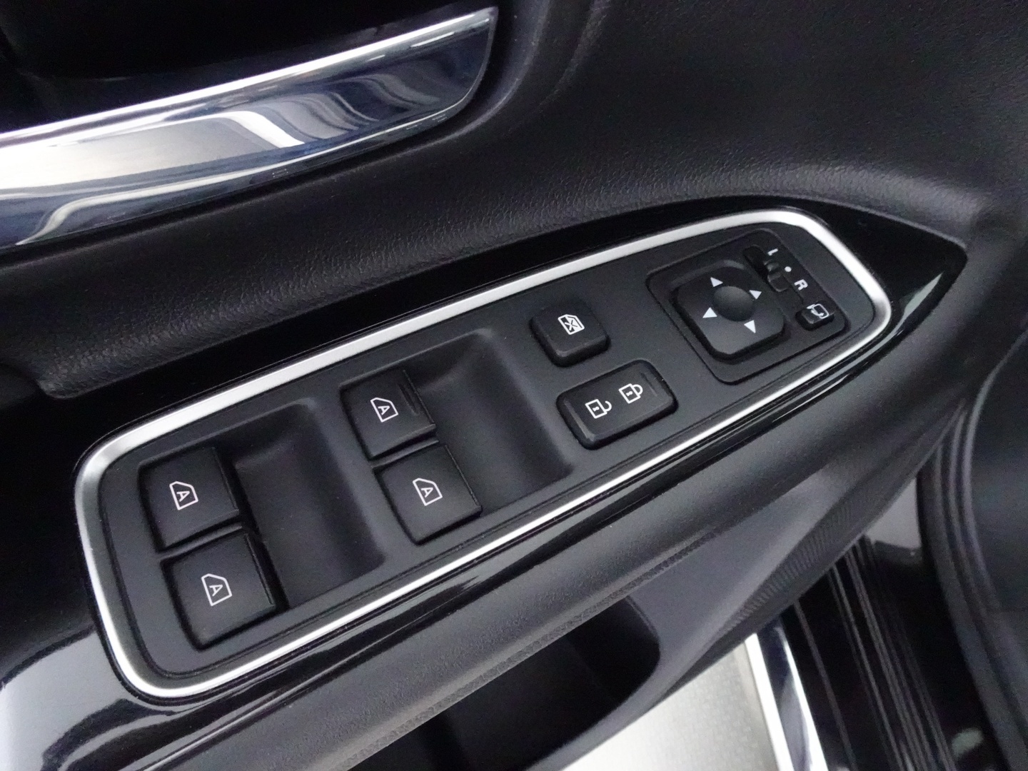 MITSUBISHI Outlander PHEV 2019