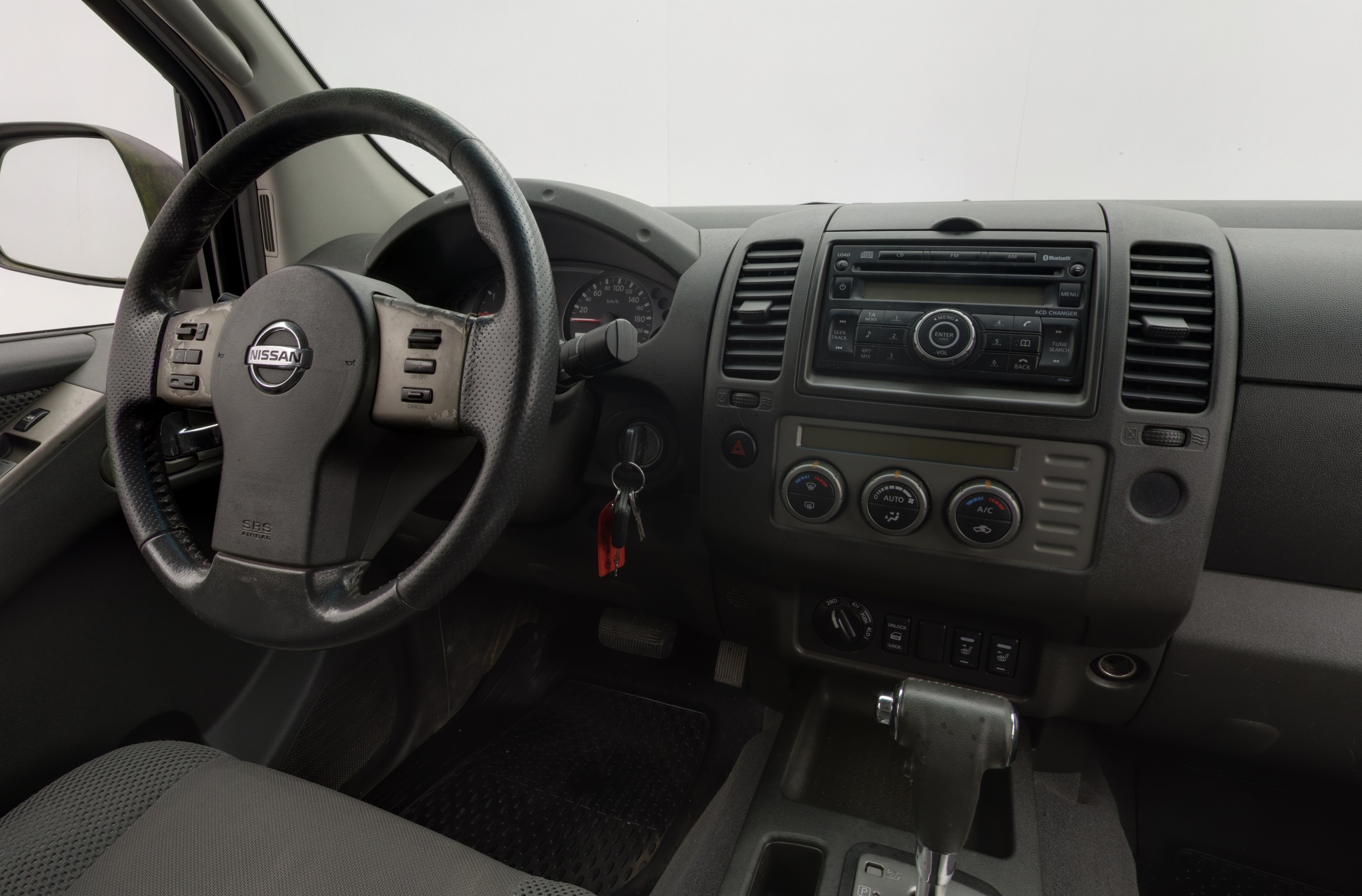 NISSAN NAVARA 2009
