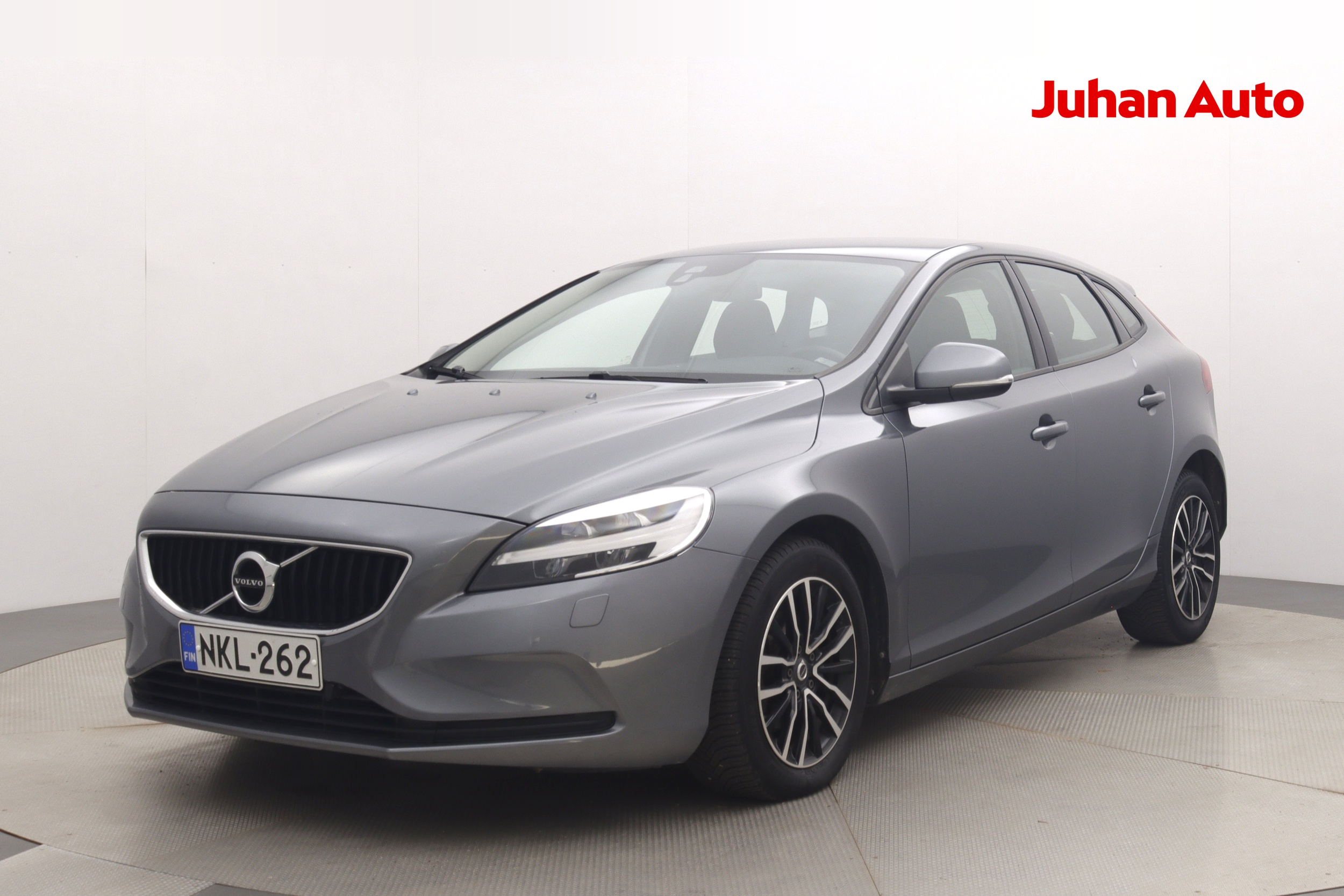 VOLVO V40 2016