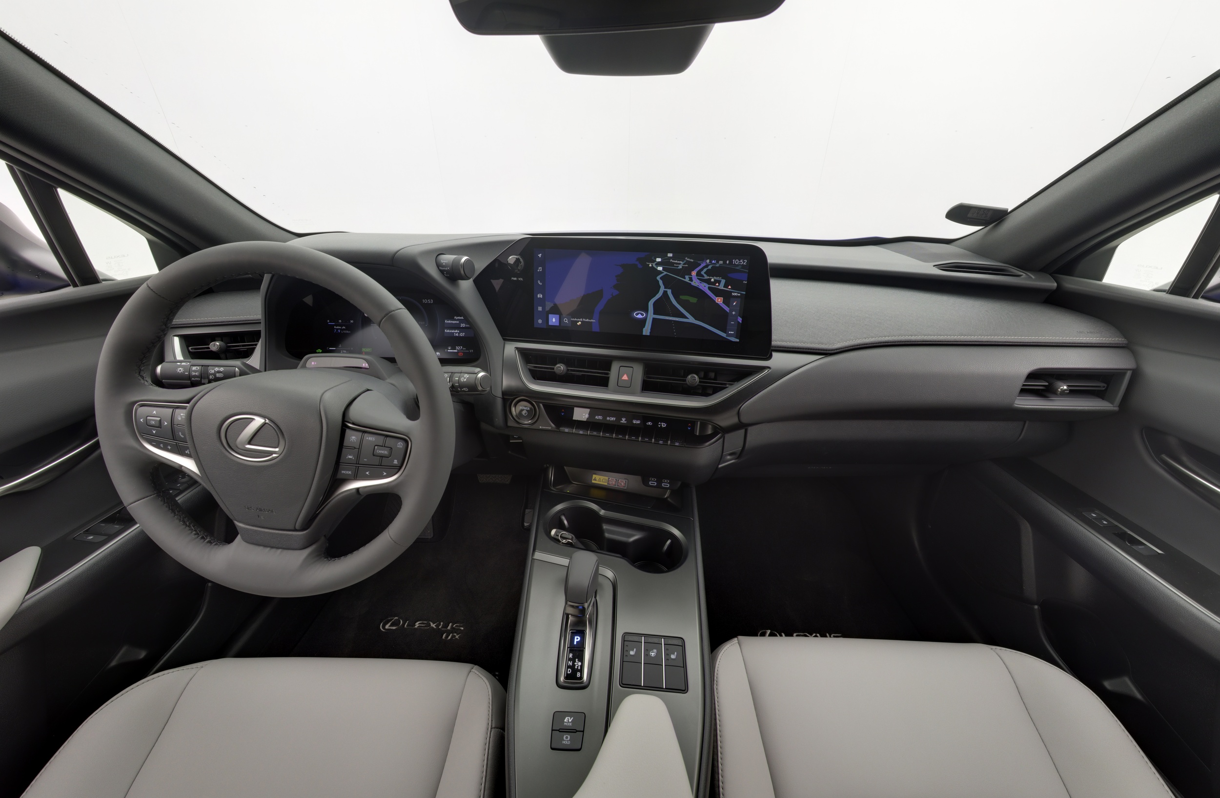 Lexus UX 2024