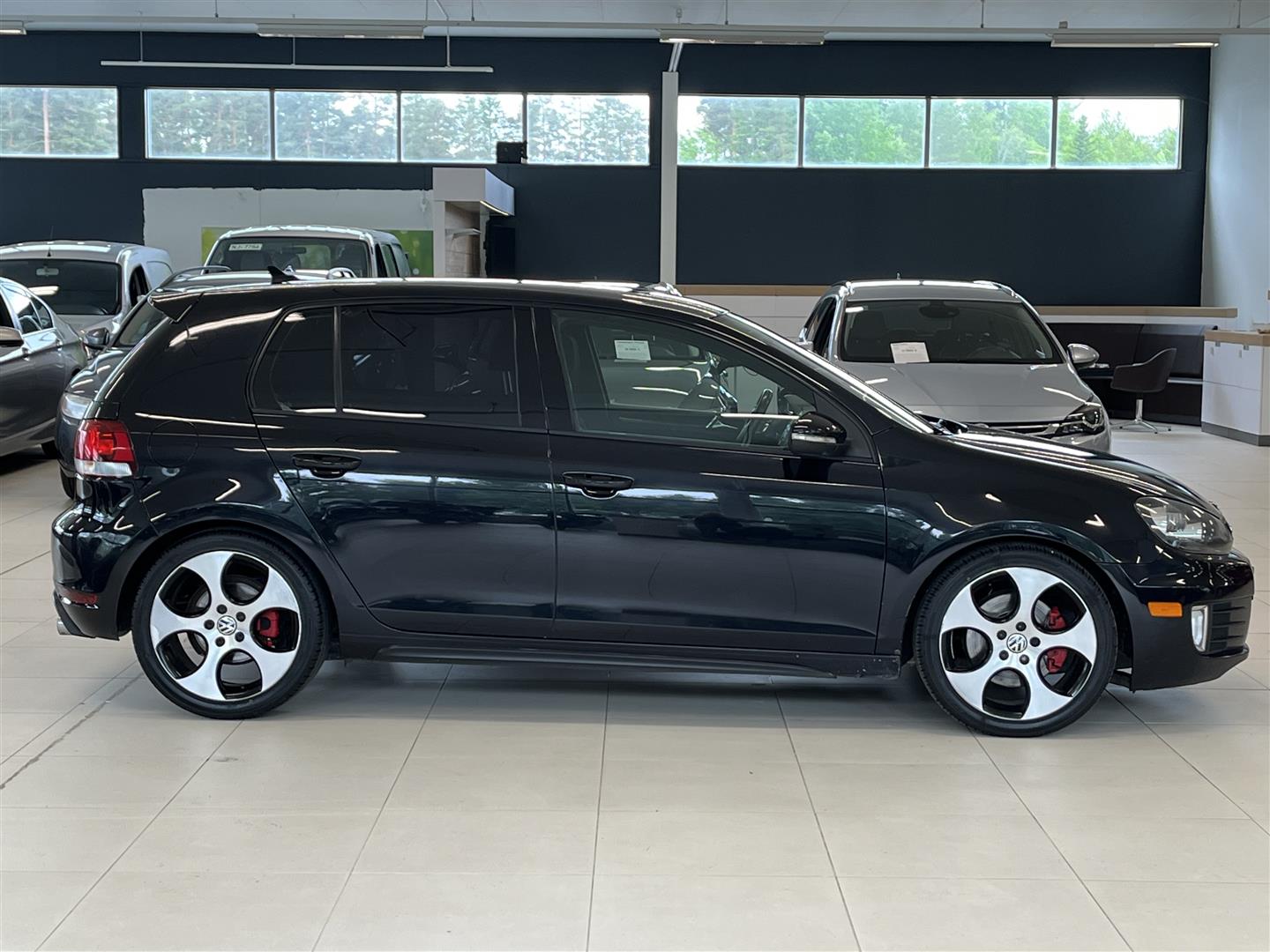 Volkswagen Golf GTI 2,0 200 hv 4-ov 2012, kuva 4/40