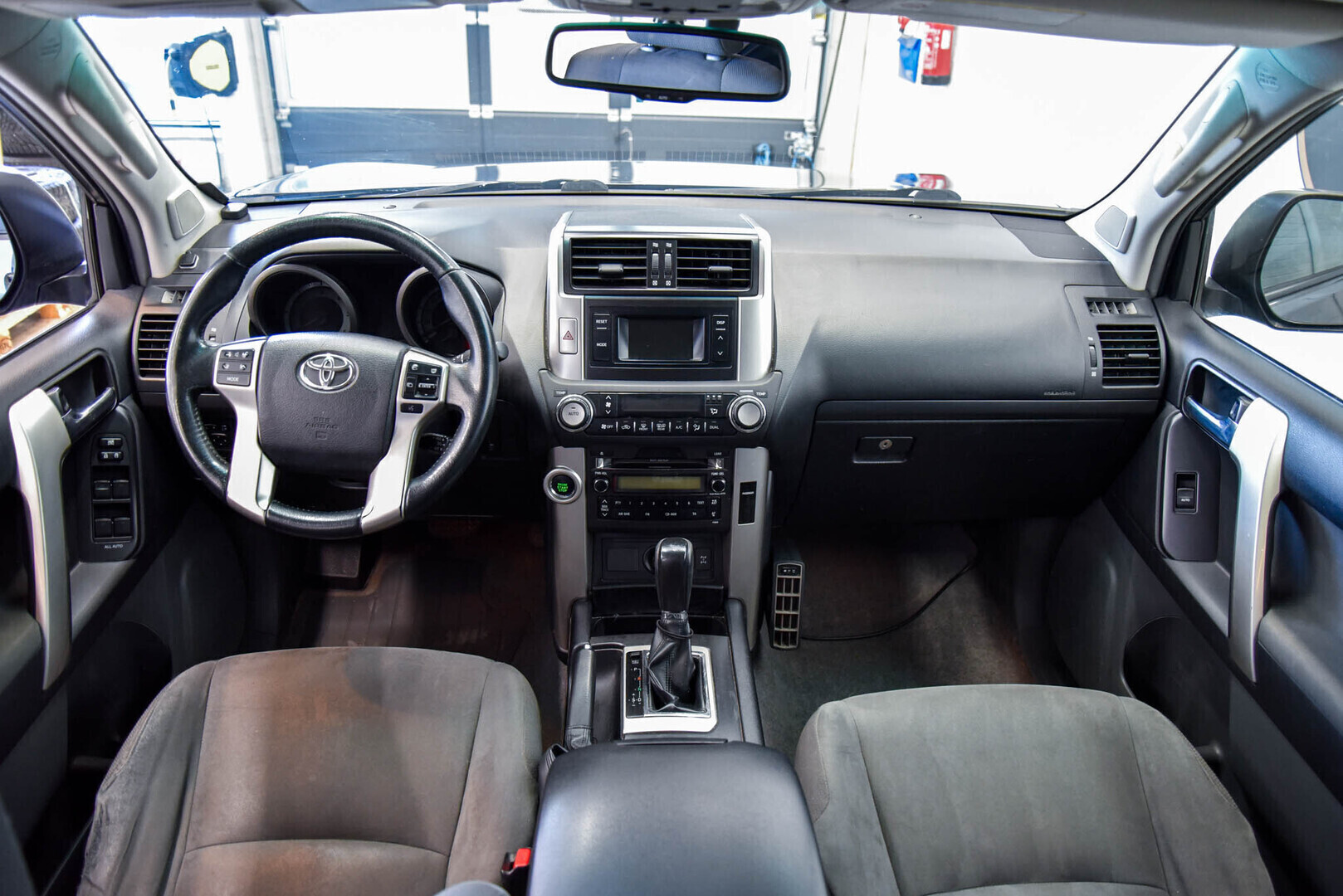 TOYOTA Land Cruiser 2010