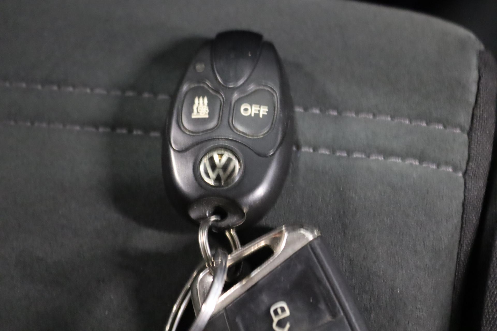 VOLKSWAGEN Touran 2016
